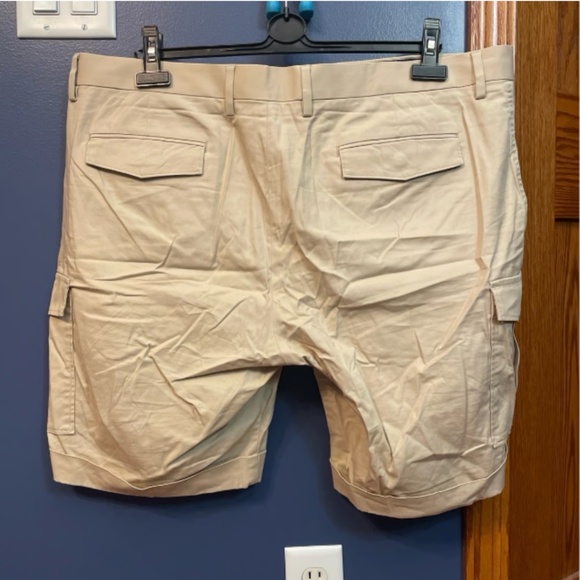 Murano Shorts - Picture 2 of 3